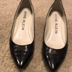 Ann klein black wedge heel size 7